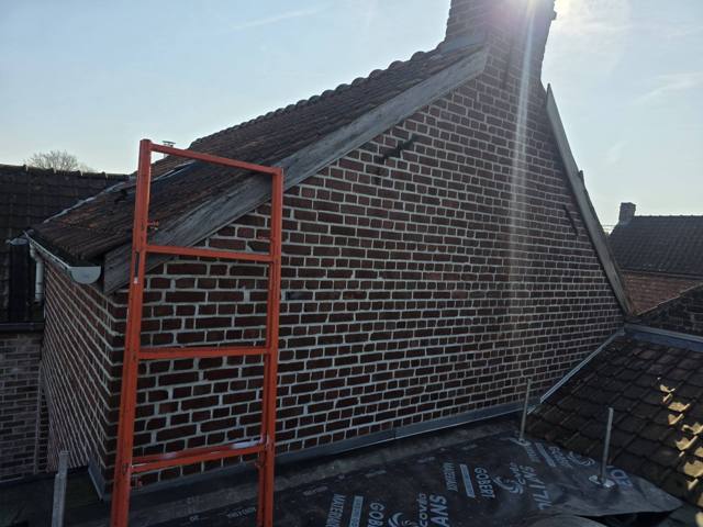 Remplacement de Planches, de Rives et des Noquets — chantier Meti Toiture